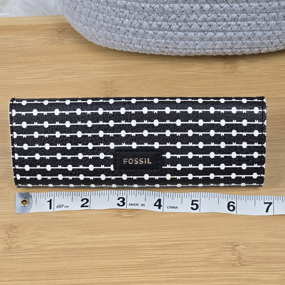 FOSSIL Eyeglasses Case Folds Flat When Not in Use - Picture 11 of 15